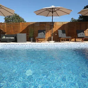 Debora Sa Privatnim Bazenom Apartment